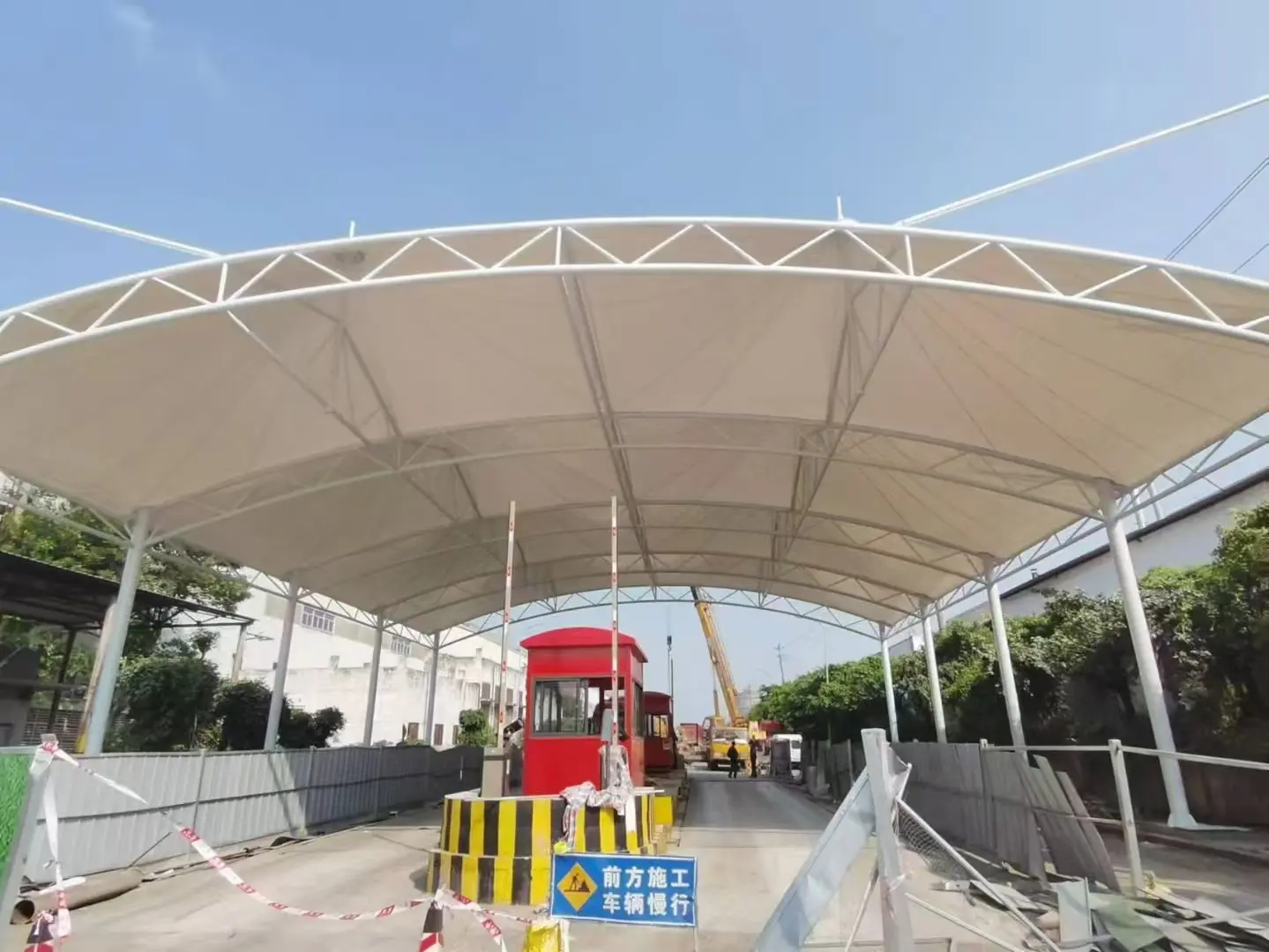 【贵州都匀雨棚】怎么选择【源头工厂】：解决雨棚建造盲目选择的选型标准